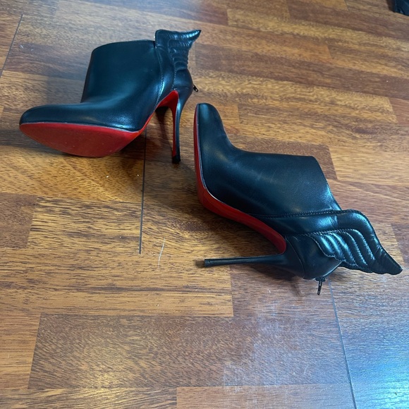 Christian Louboutin Mercura 100mm Black Leather Wing Bootie Pump 38 1/2 - Picture 9 of 9